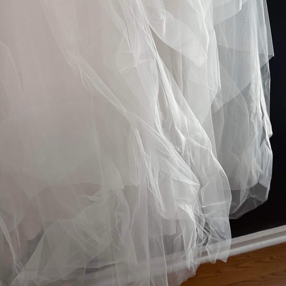 Wedding Dress - Picture 3 of 10